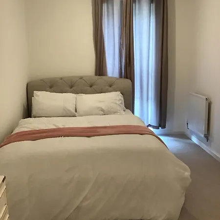 En-Suite Double Room In A Shared Apartment Close To Central London